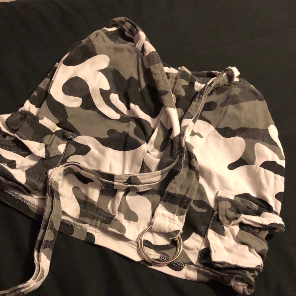 Fashion nova grey cameo mini skirt. S